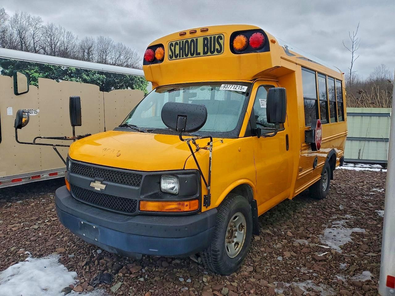 2016 Chevrolet Express G3 - Bus - Фото 2