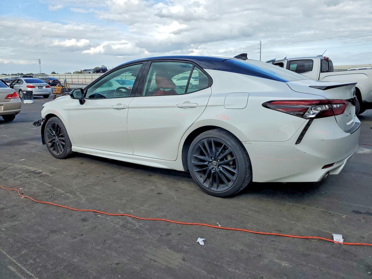 2021 Toyota Camry Xse V6 - Image 2