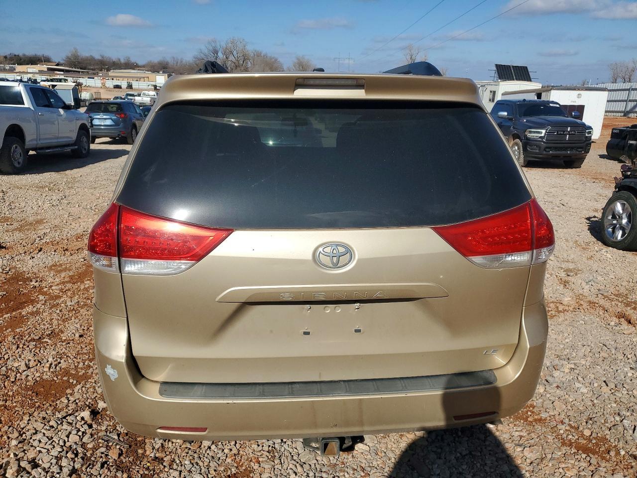 2011 Toyota Sienna Le - Фото 6