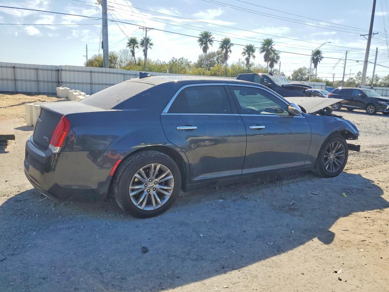 2017 Chrysler 300C - Image 3