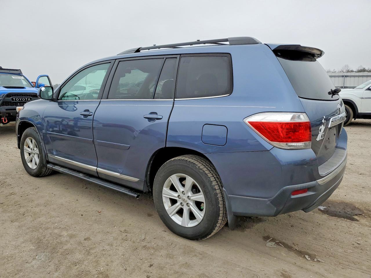 2013 Toyota Highlander Base - Фото 2