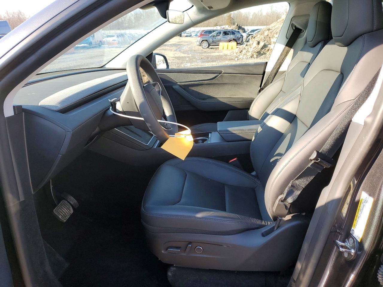 2026 Tesla Model Y - Фото 7