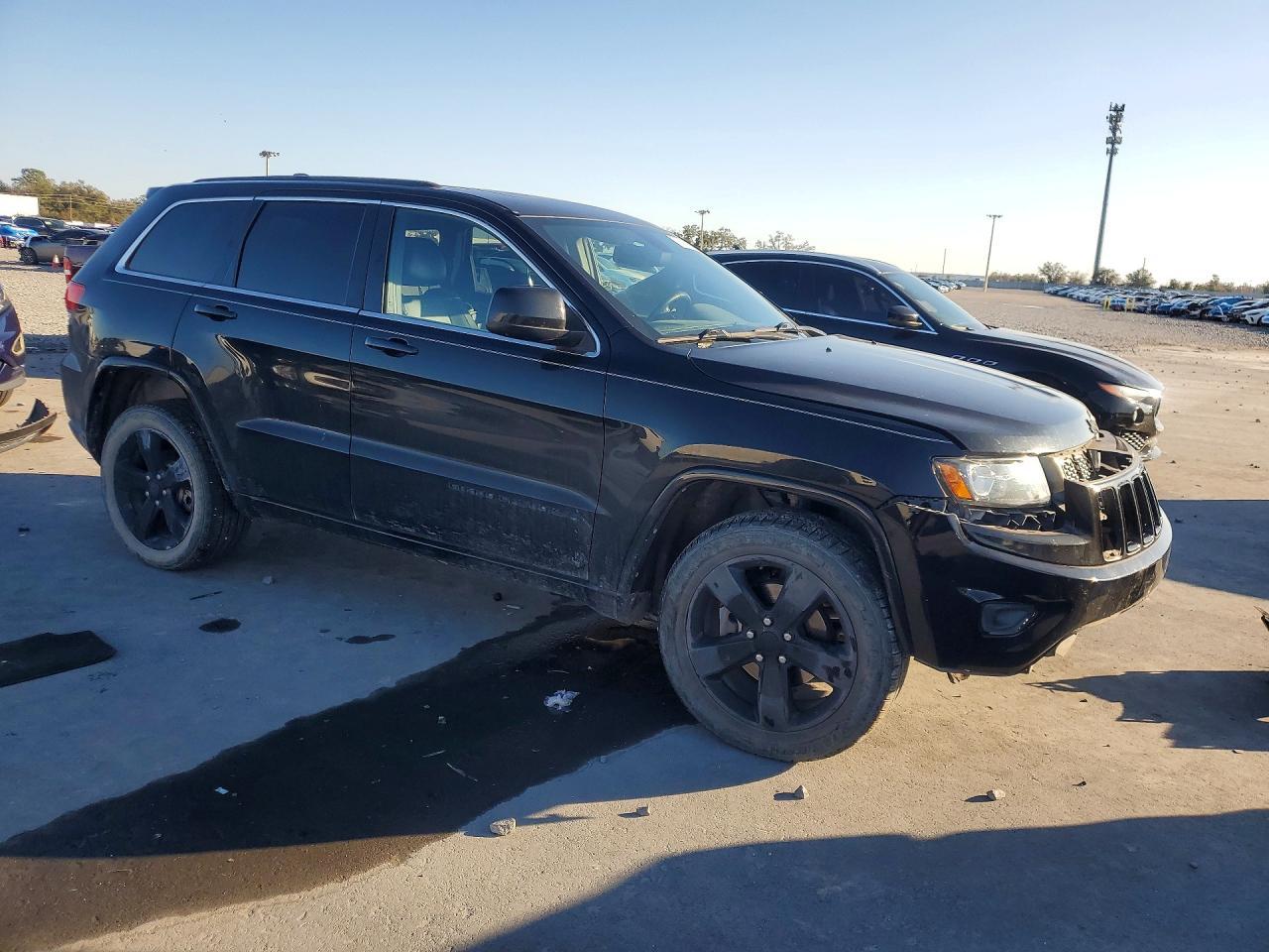 2015 Jeep Grand Cherokee Laredo - Image 4