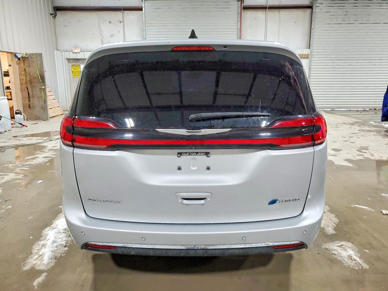 2023 Chrysler Pacifica Hybrid Touring L - Image 6