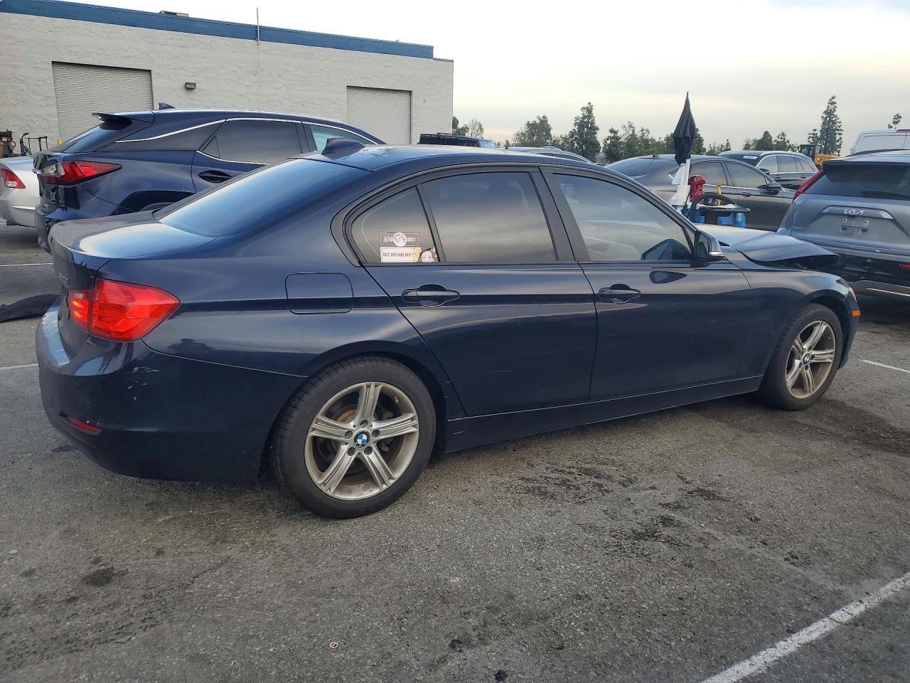 2014 BMW 320 I xDrive - Фото 3