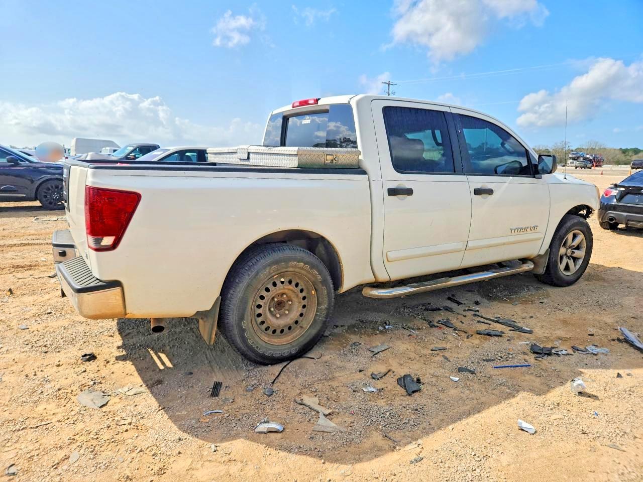2012 Nissan Titan Sv - Image 3