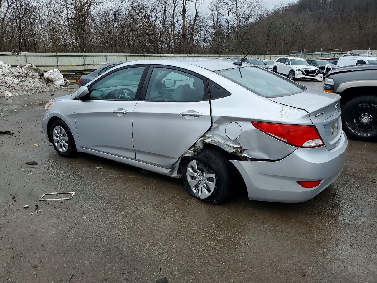 2017 Hyundai Accent Se - Image 2