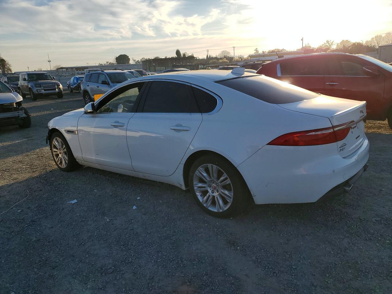 2016 Jaguar Xf Premium - Image 2