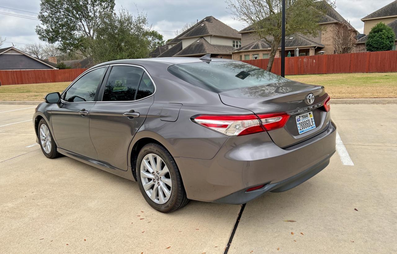2020 Toyota Camry Le - Фото 3
