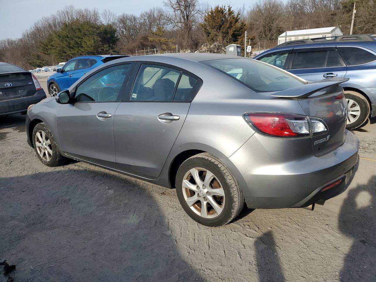 2010 Mazda 3 I - Image 2
