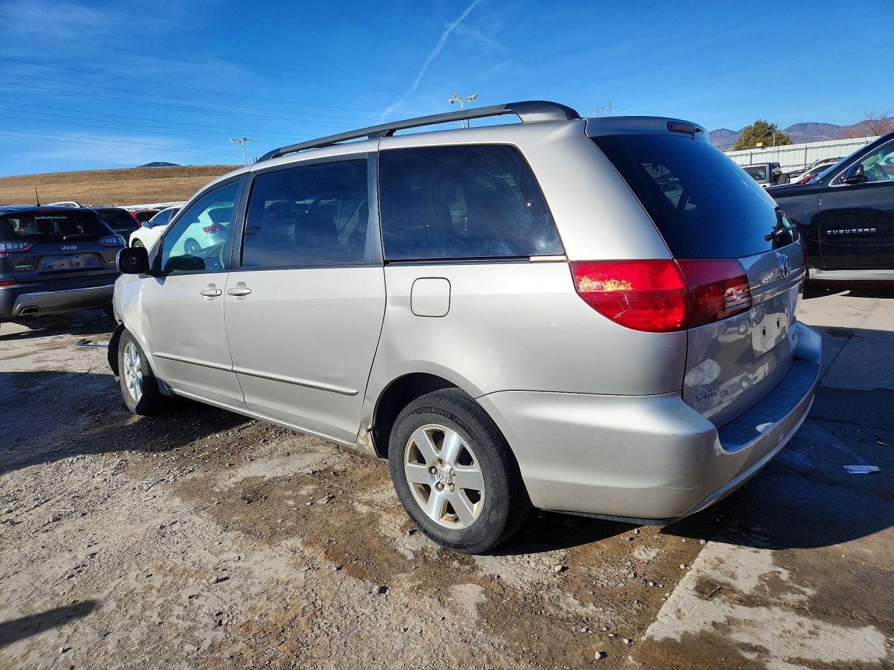 2005 Toyota Sienna Ce - Image 2