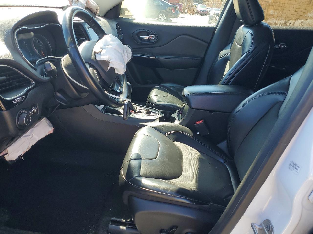 2019 Jeep Cherokee Latitude Plus - Image 7