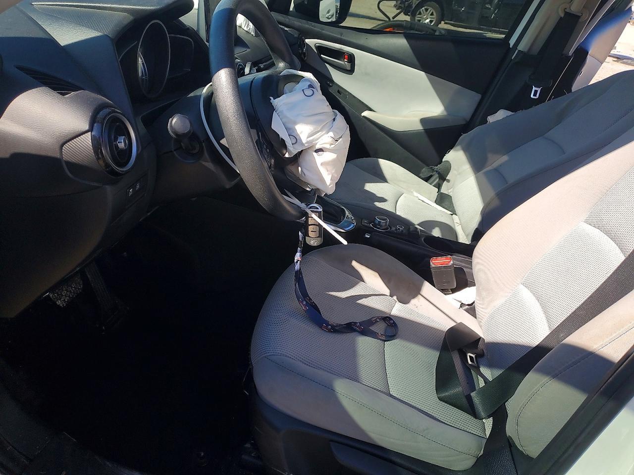 2019 Toyota Yaris L - Фото 7