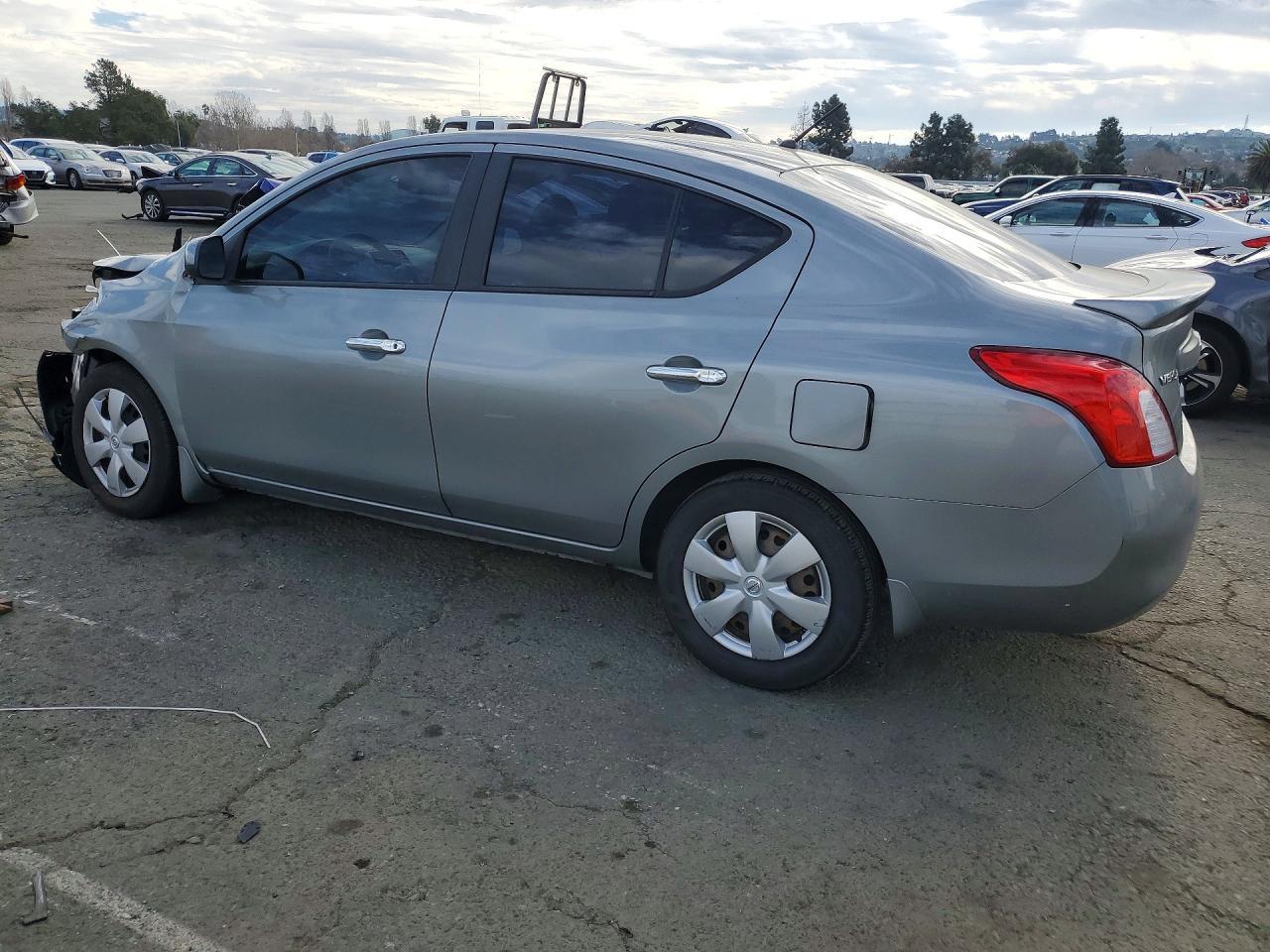 2013 Nissan Versa S - Image 2