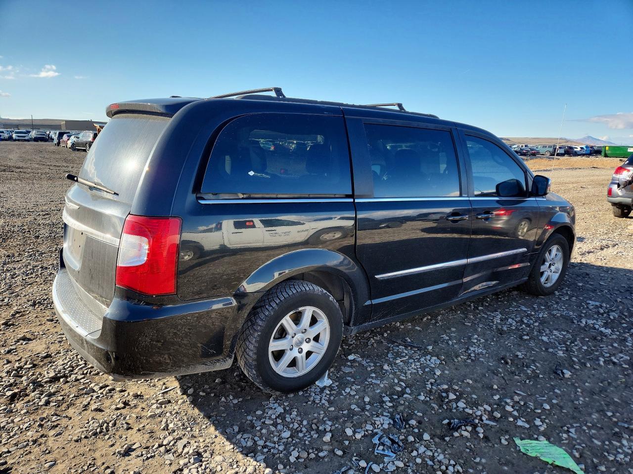 2012 Chrysler Town & Country Touring L - Image 3