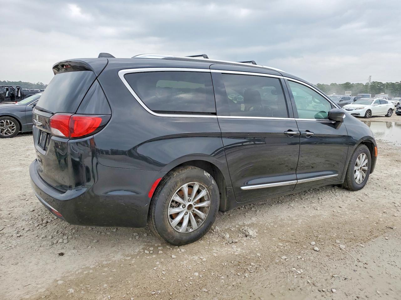 2019 Chrysler Pacifica Touring L - Фото 3