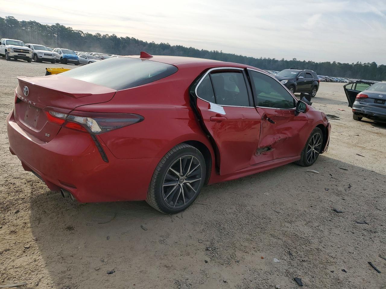 2022 Toyota Camry Se - Image 3