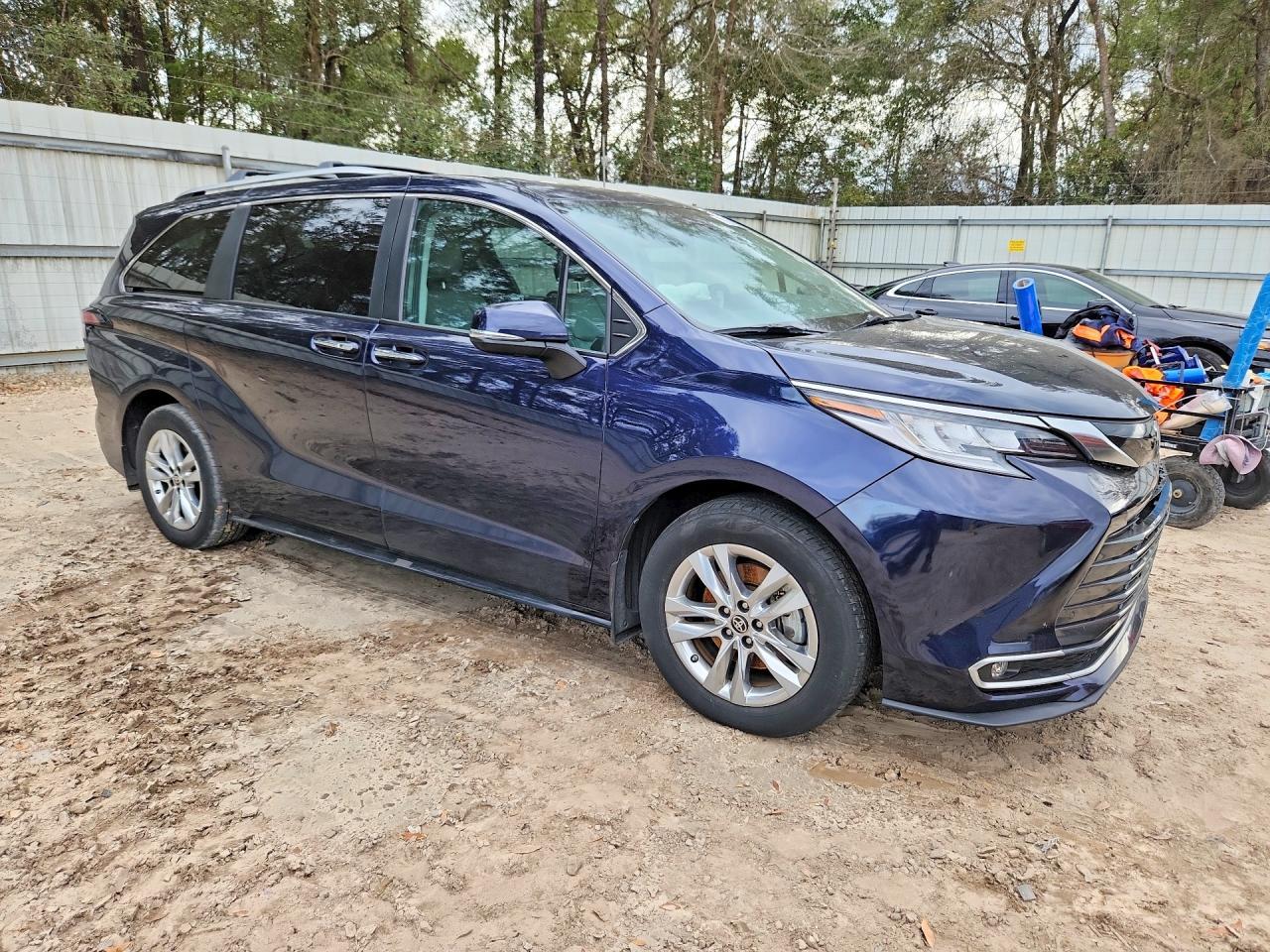 2024 Toyota Sienna Limited 7-Passenger - Image 4