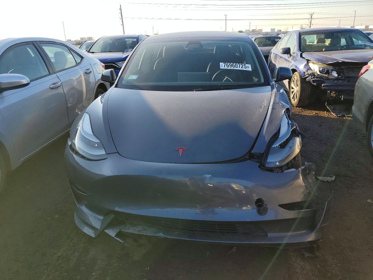 2023 Tesla Model 3 - Фото 5