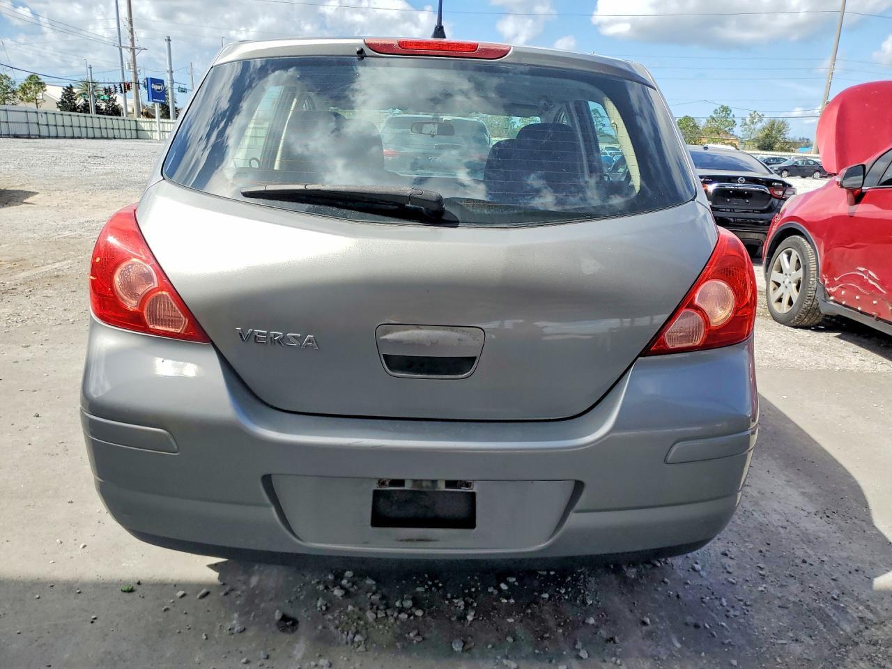 2011 Nissan Versa 1.8 S - Фото 6