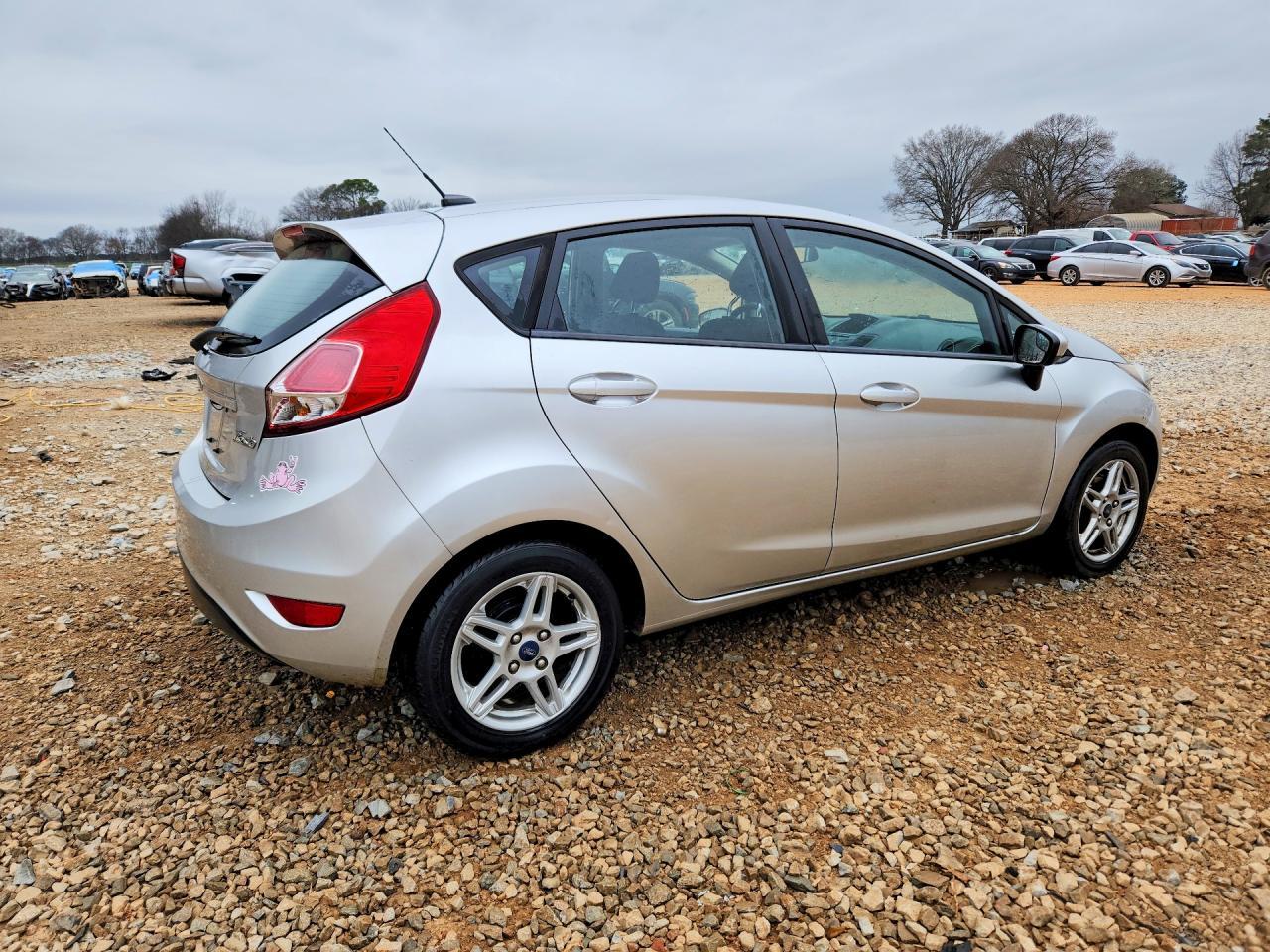2019 Ford Fiesta Se - Image 3