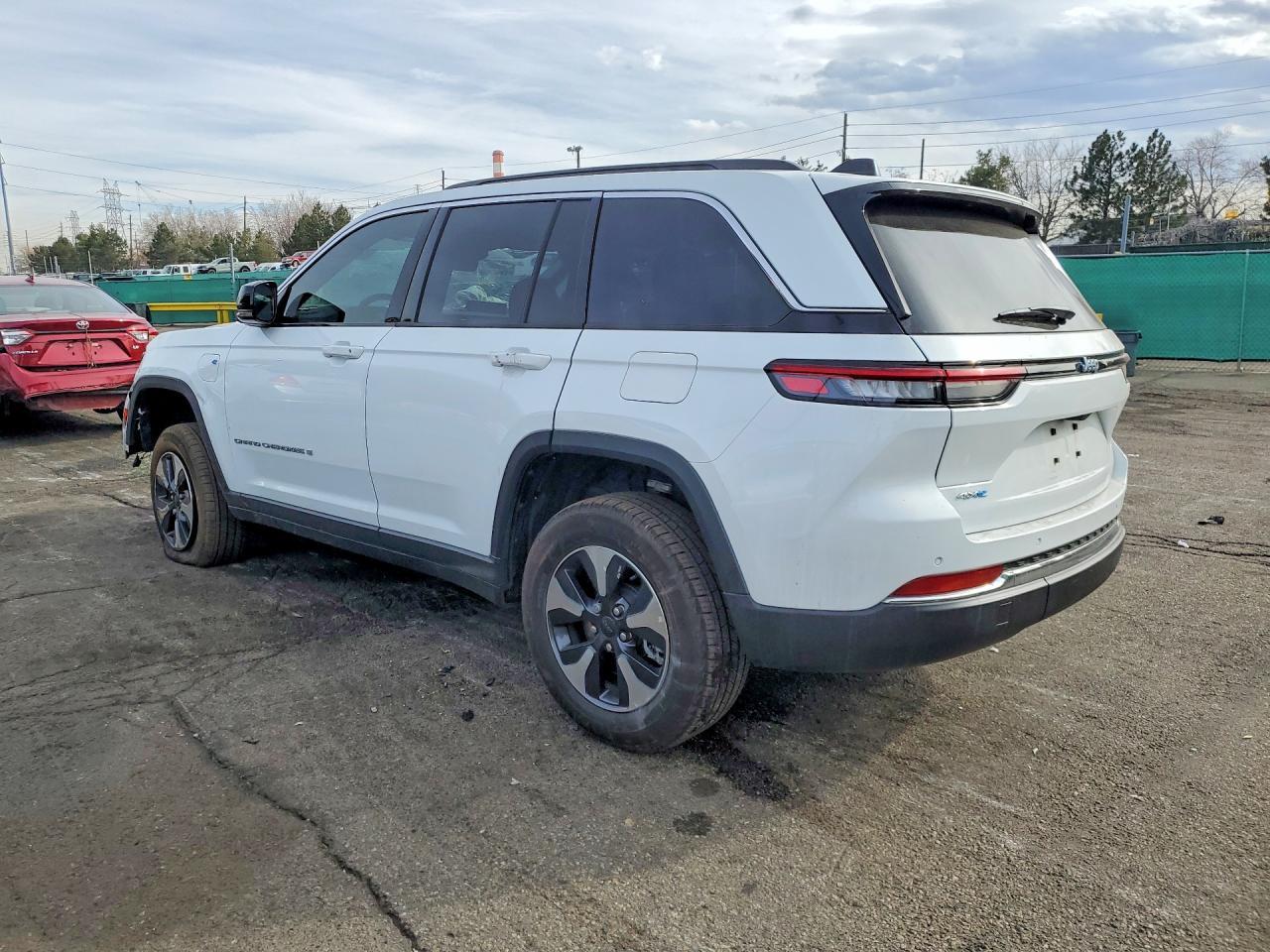 2025 Jeep Grand Cherokee 4Xe - Image 2
