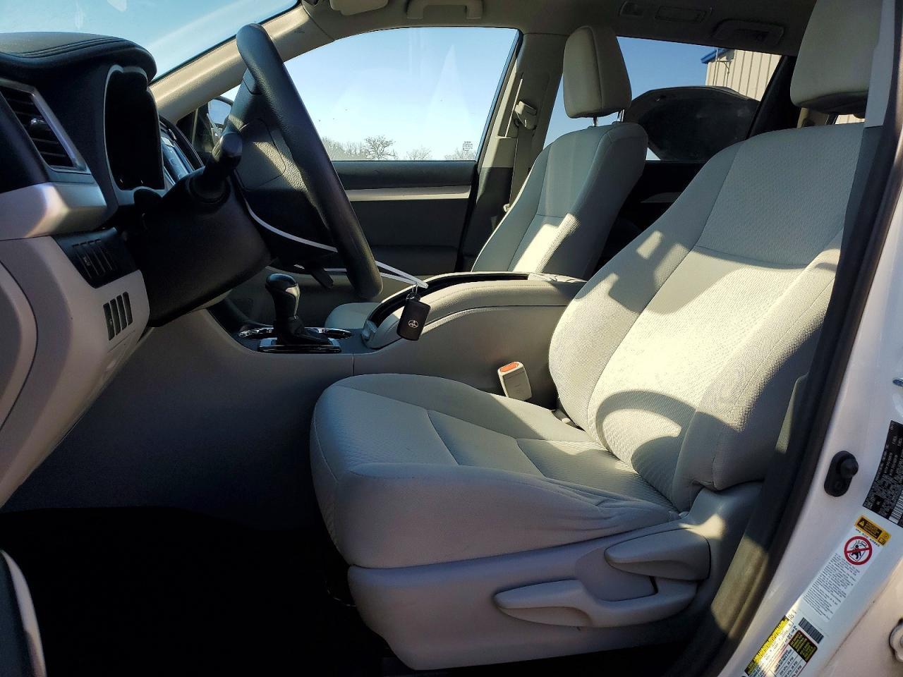 2017 Toyota Highlander - Image 7