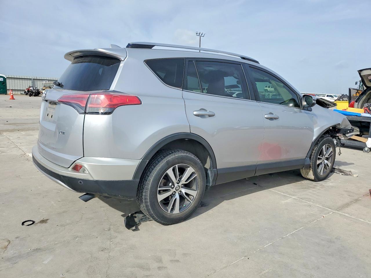 2018 Toyota Rav4 Xle - Фото 3