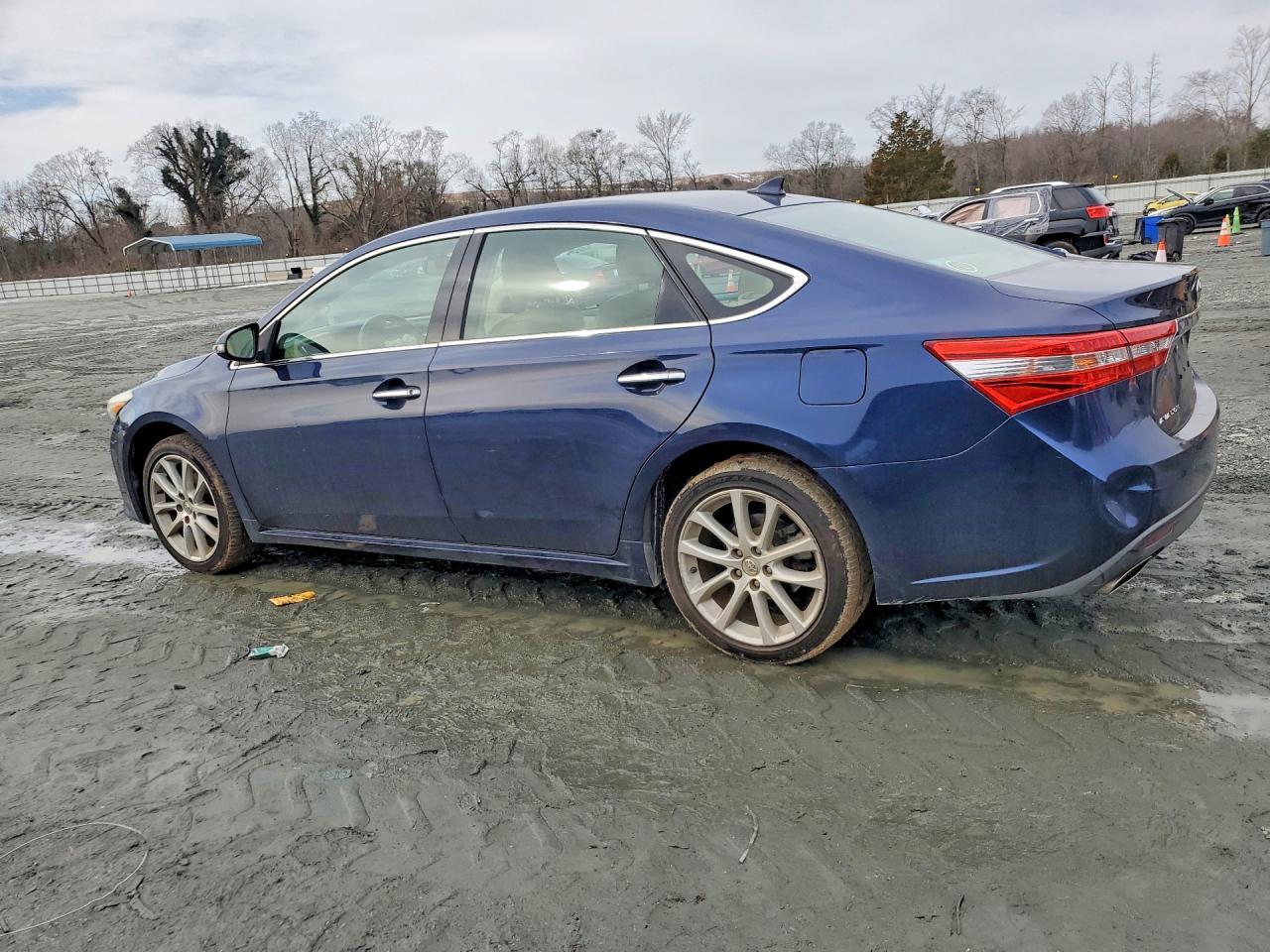 2013 Toyota Avalon Base - Image 2