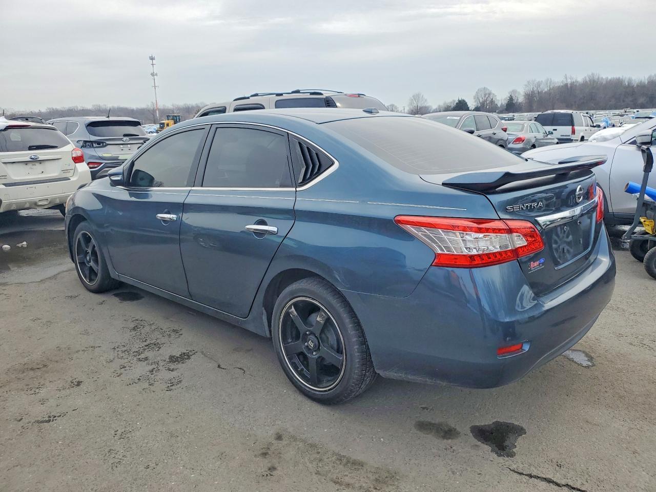 2015 Nissan Sentra S - Фото 2