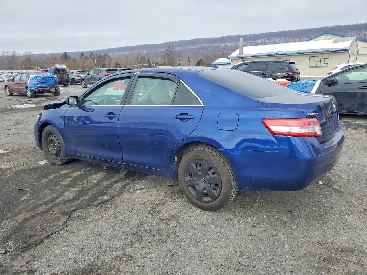 2011 Toyota Camry Base - Фото 2