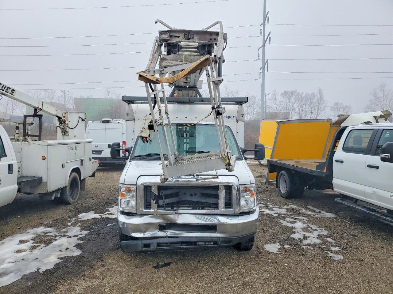 2019 Ford E-450 Bucket Utility Van - Prior Fleet - Фото 6