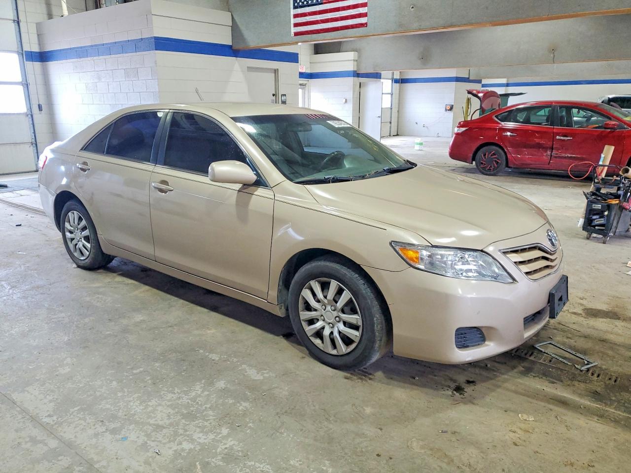 2011 Toyota Camry Le - Фото 4