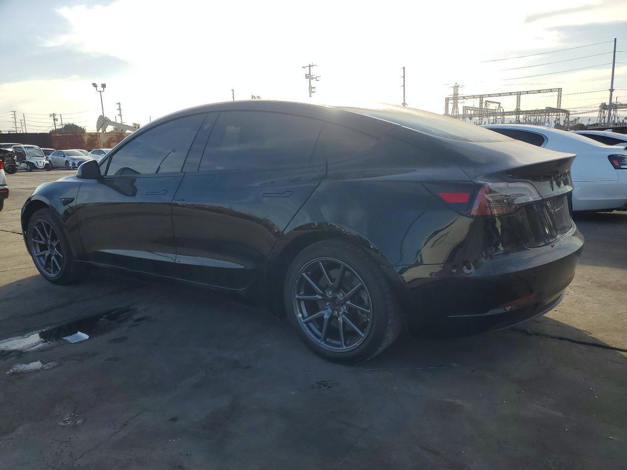 2022 Tesla Model 3 - Фото 2