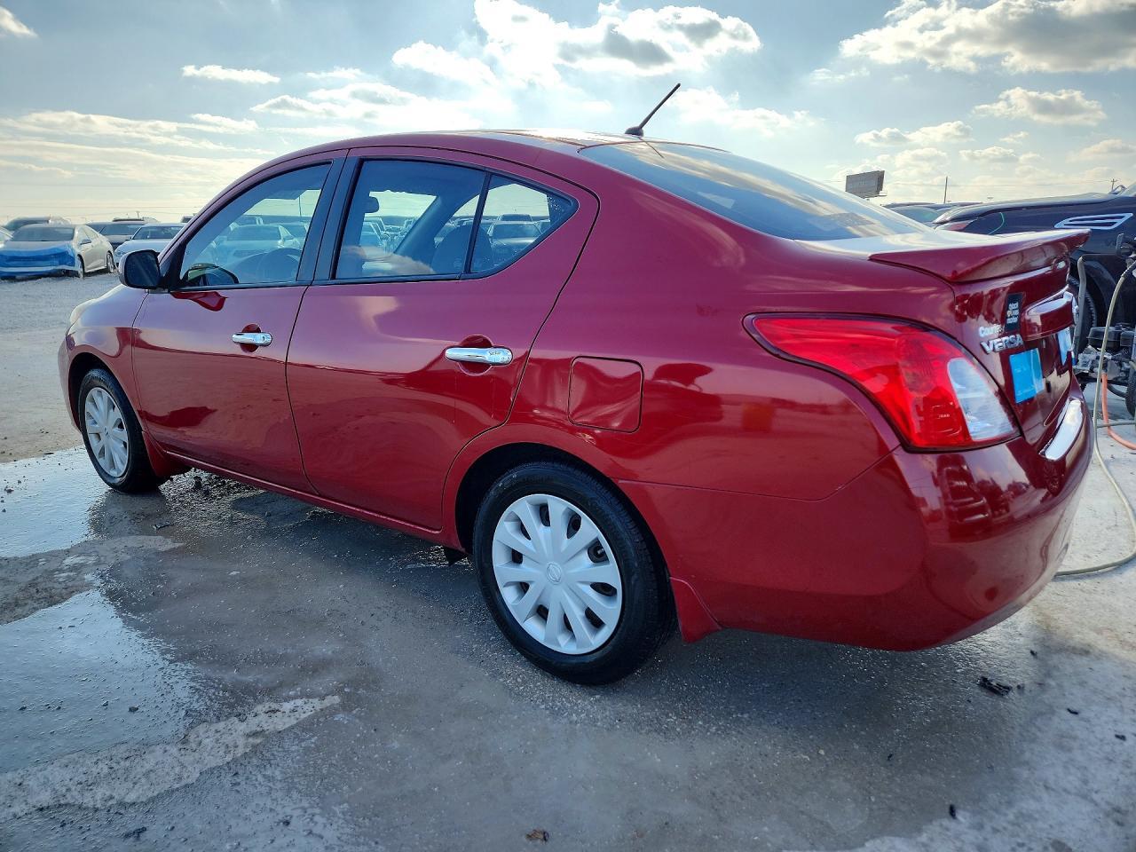 2013 Nissan Versa 1.6 S - Image 2