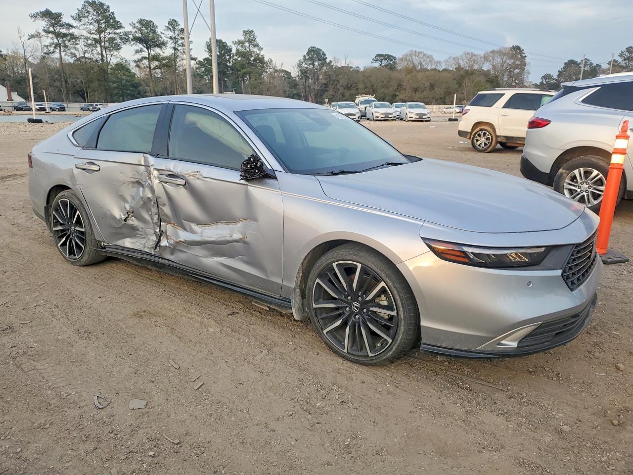 2023 Honda Accord Touring Hybrid - Image 4