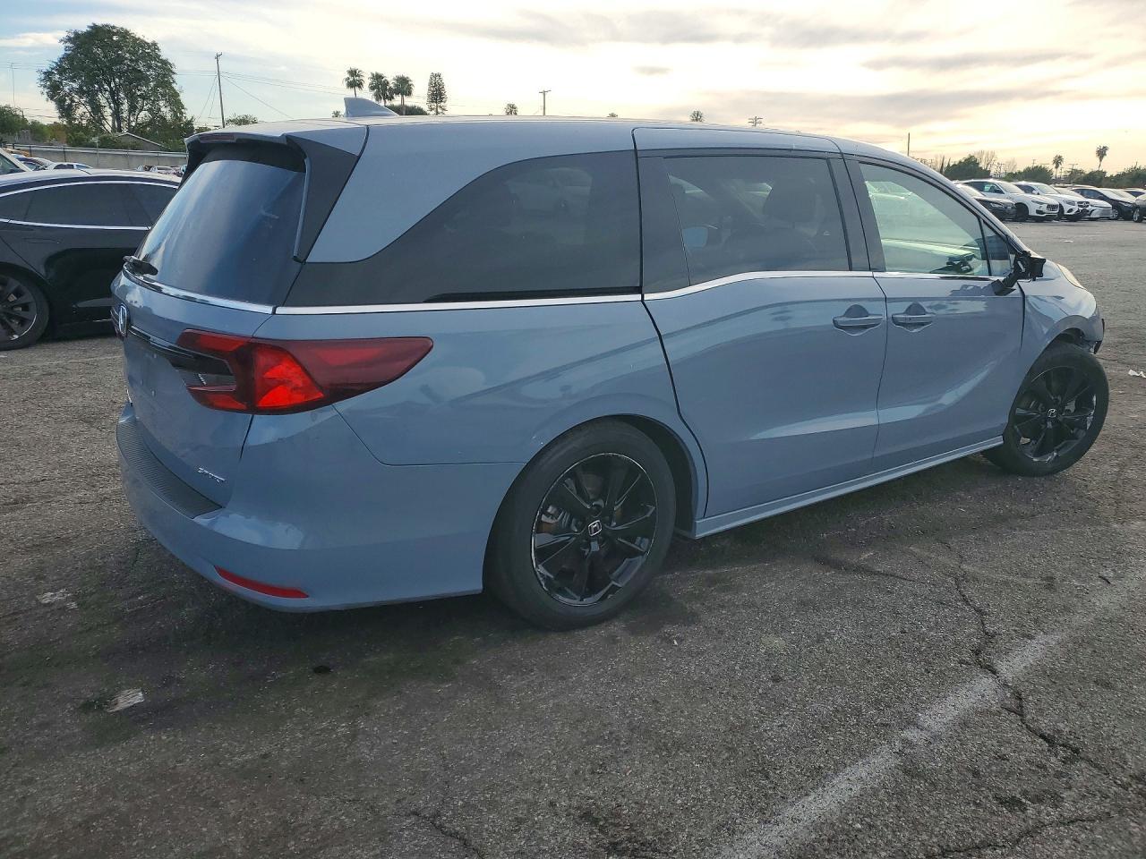 2023 Honda Odyssey Sport-L - Фото 3