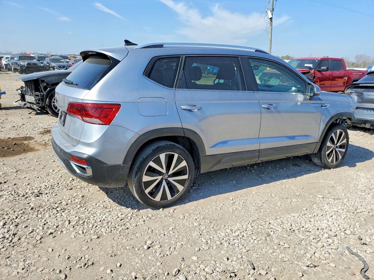2024 Volkswagen Taos Se - Image 3