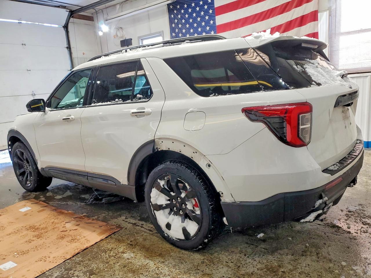 2021 Ford Explorer St - Image 2