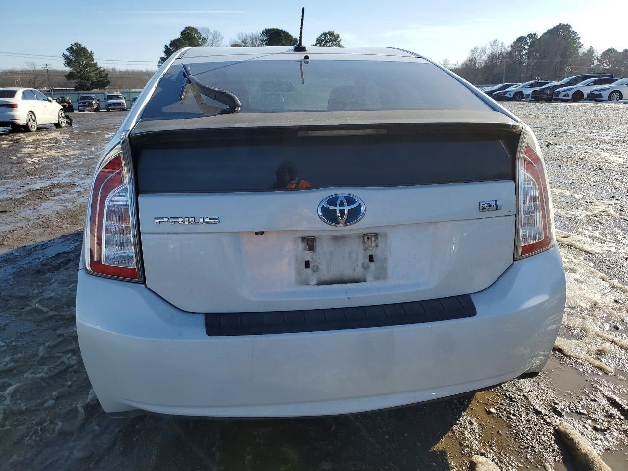 2013 Toyota Prius - Image 6