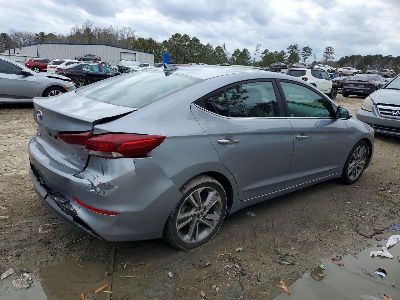 2017 Hyundai Elantra - Фото 3