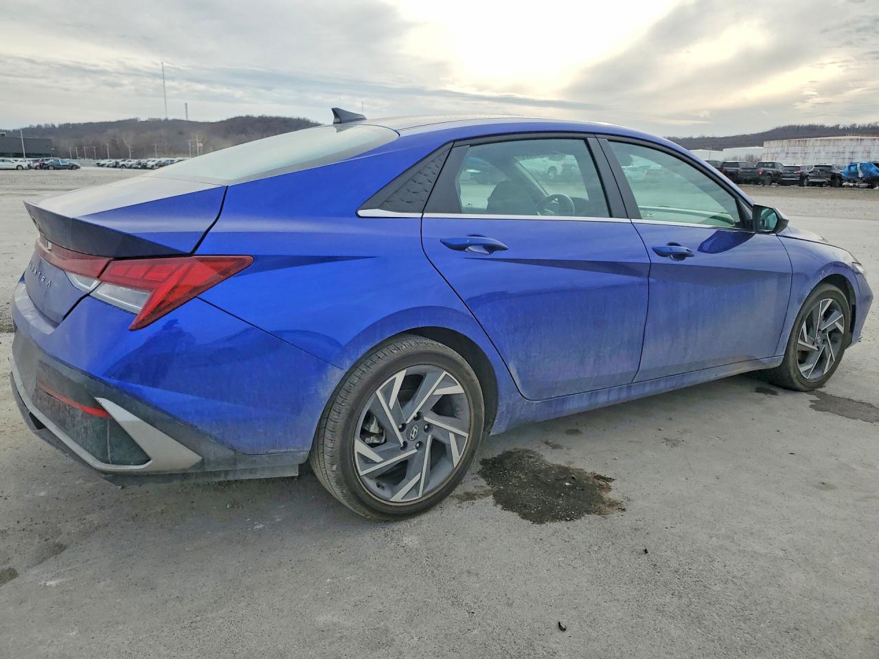 2025 Hyundai Elantra Sel - Image 3