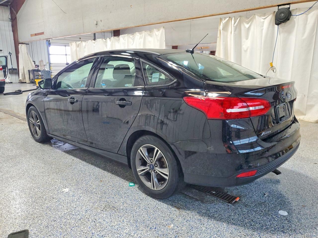 2017 Ford Focus Se - Фото 2