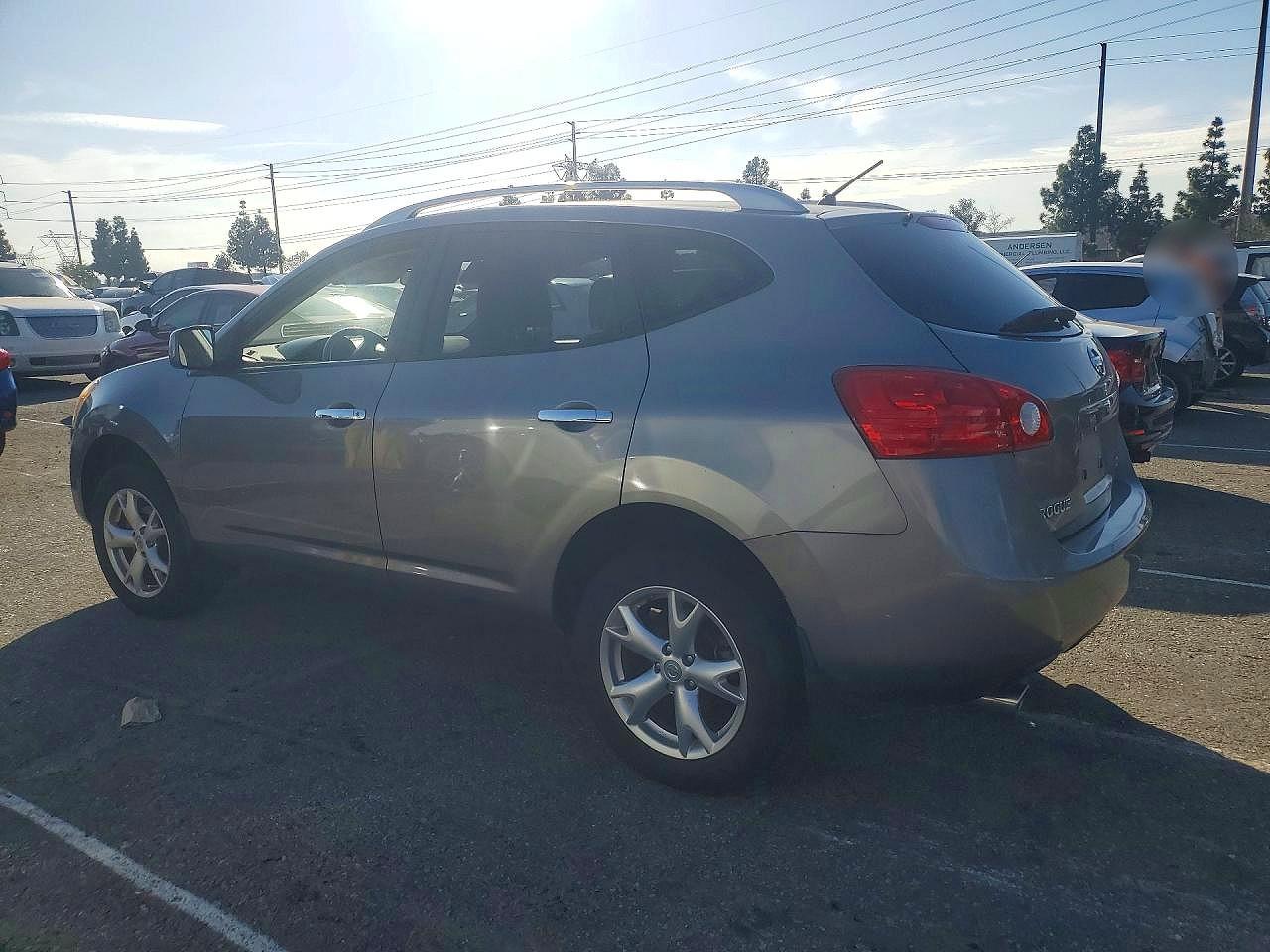 2010 Nissan Rogue - Image 2