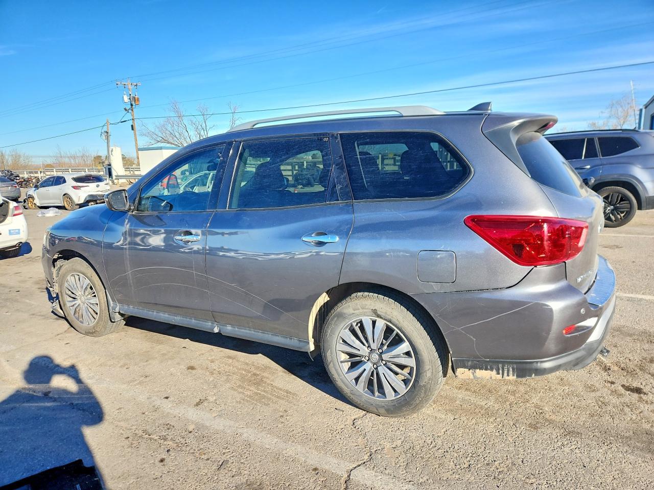 2020 Nissan Pathfinder S - Image 2