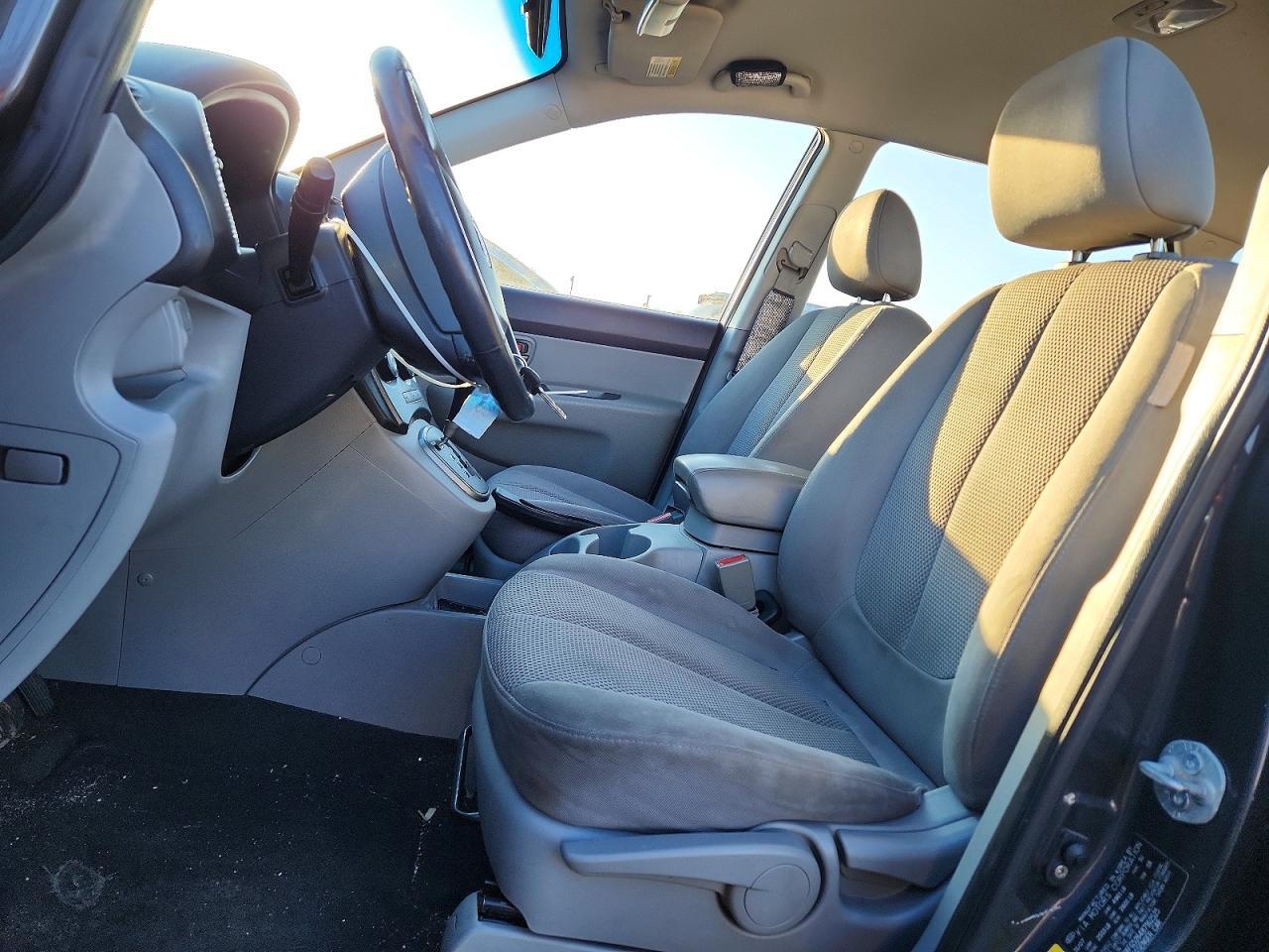2008 Kia Rondo Lx - Image 7
