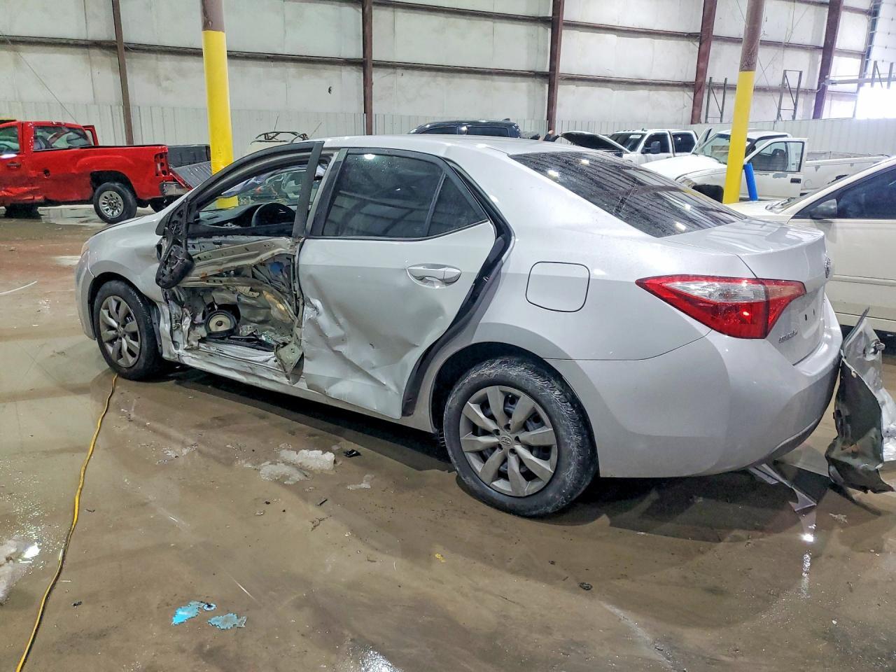 2016 Toyota Corolla Le - Фото 2