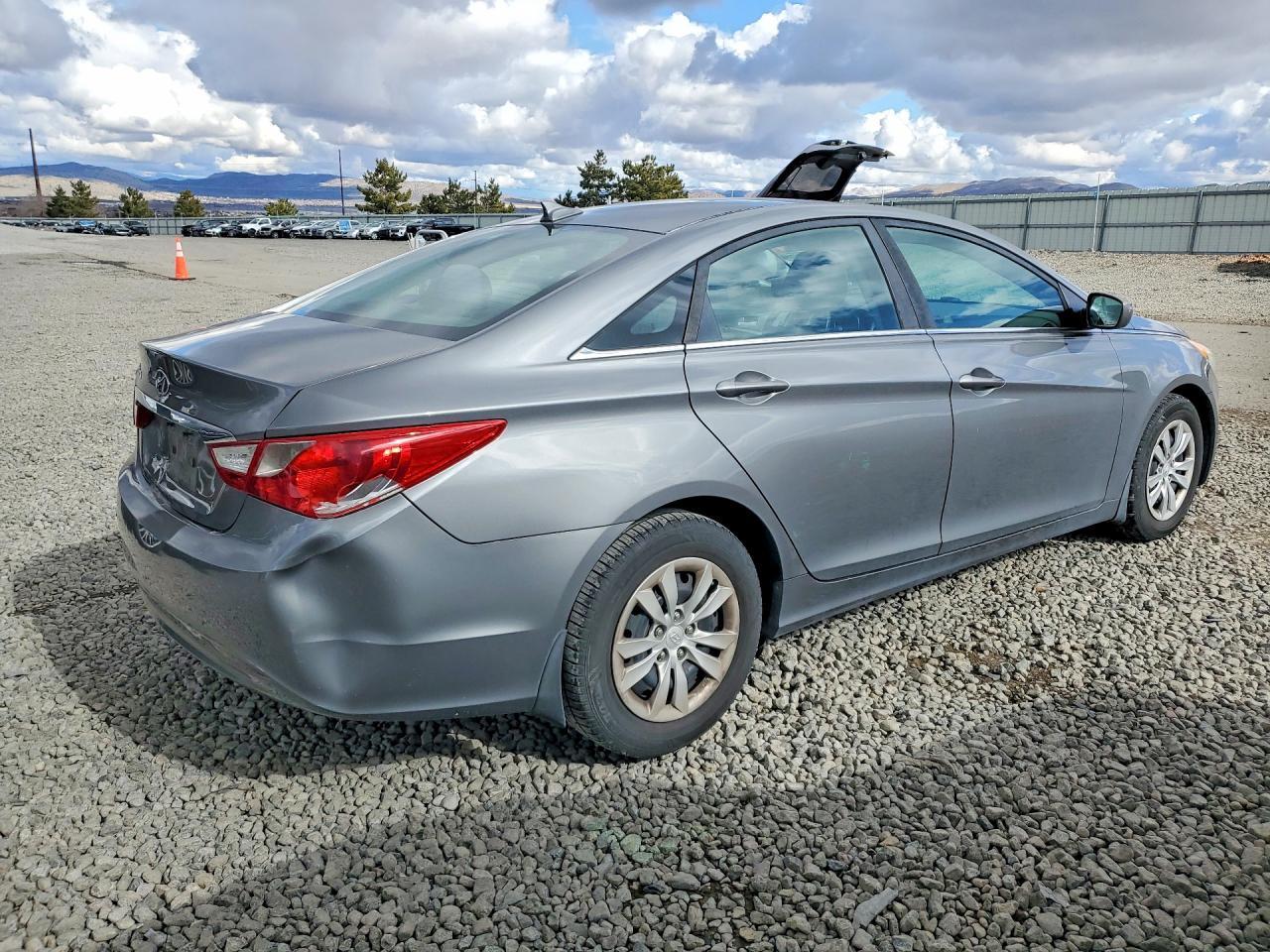 2012 Hyundai Sonata Gls - Image 3