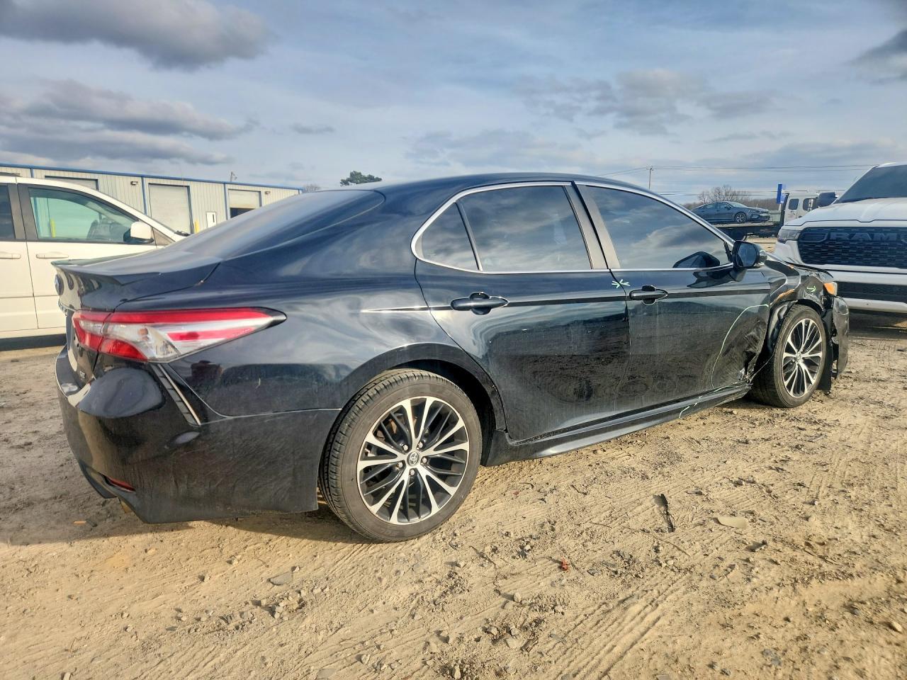 2018 Toyota Camry L - Image 3