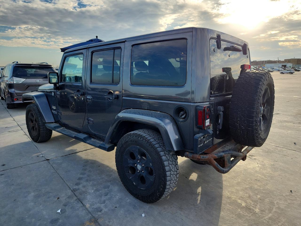 2014 Jeep Wrangler Unlimited Sahara - Фото 2